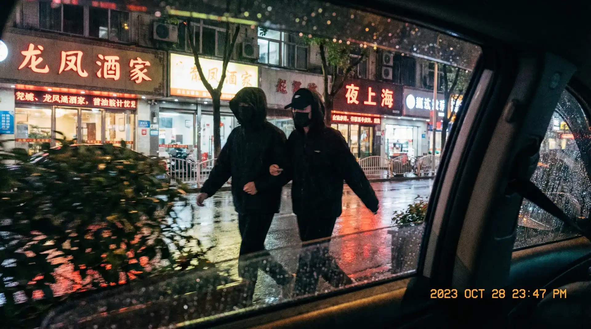 阿里体育网址 - 顶流明星深夜密会现场抓拍照片